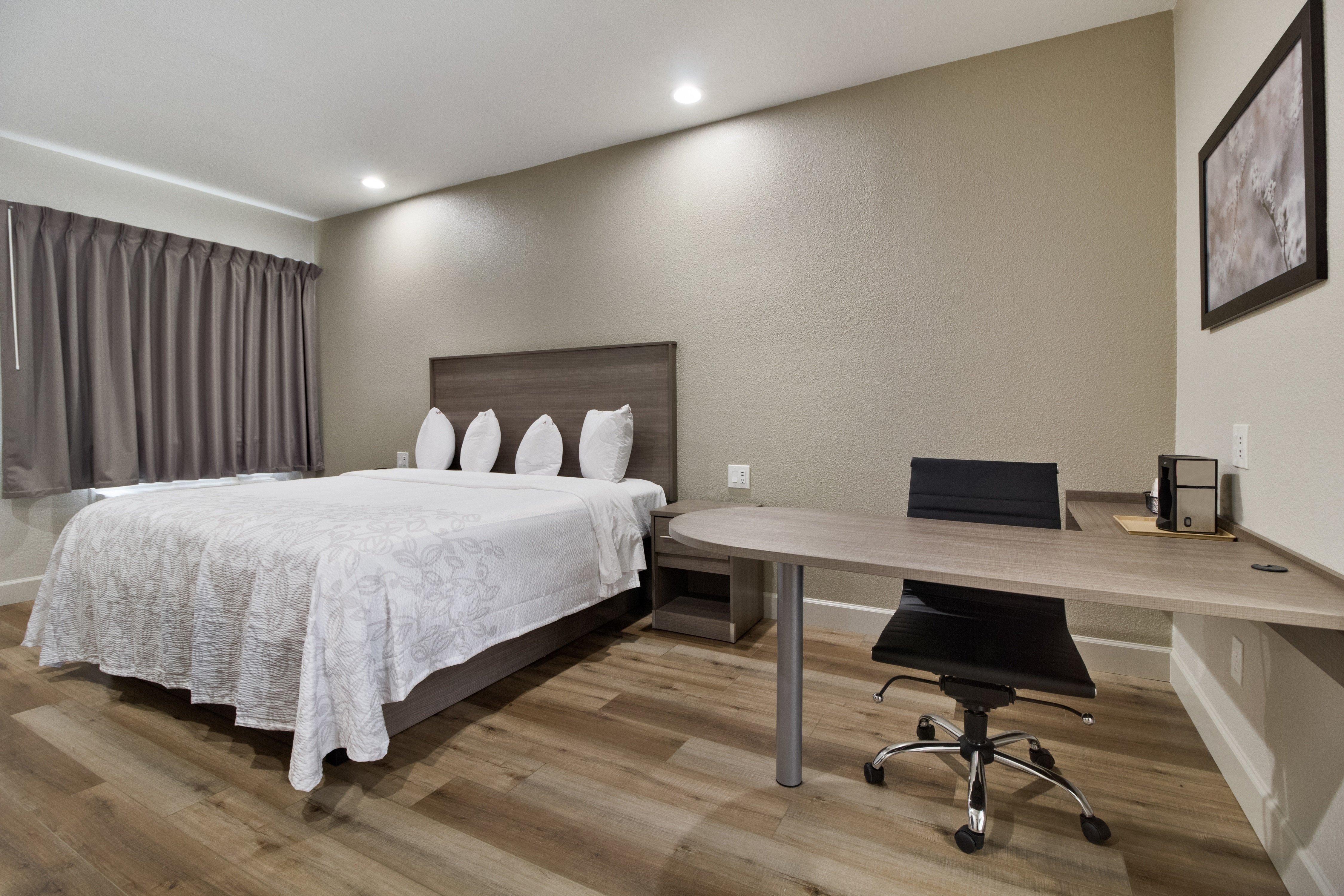 Red Roof Inn Plus + Galveston - Beachfront Bagian luar foto