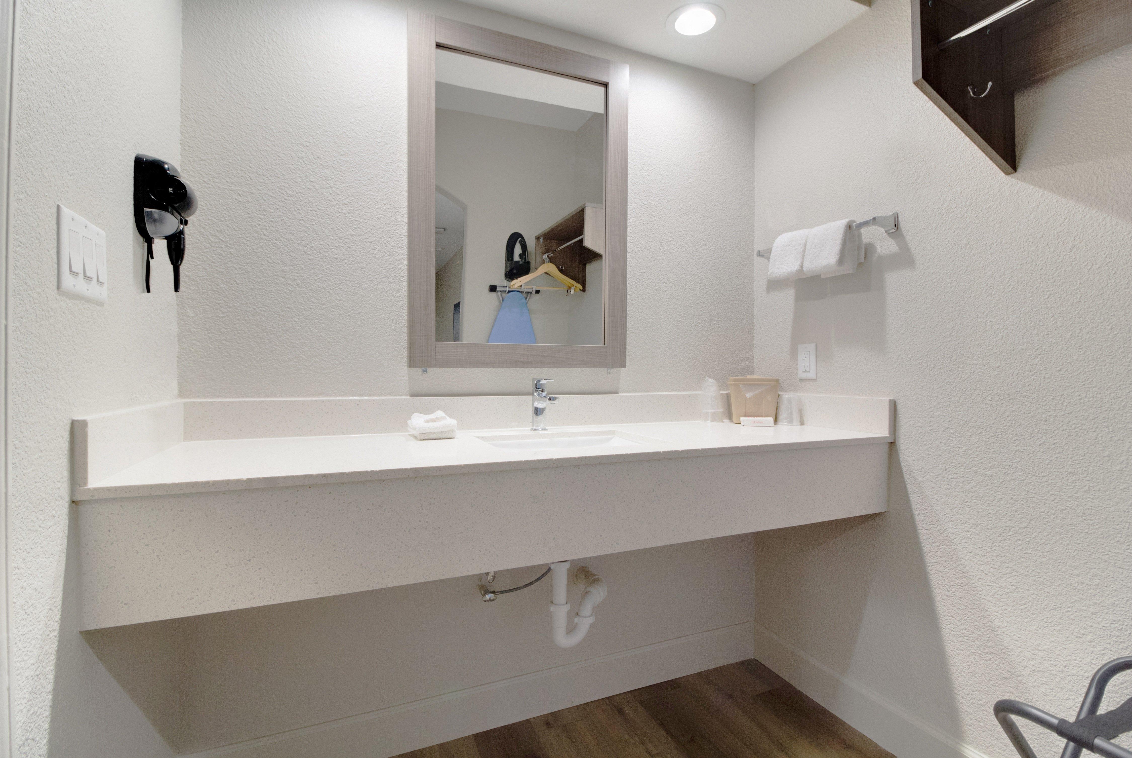 Red Roof Inn Plus + Galveston - Beachfront Bagian luar foto