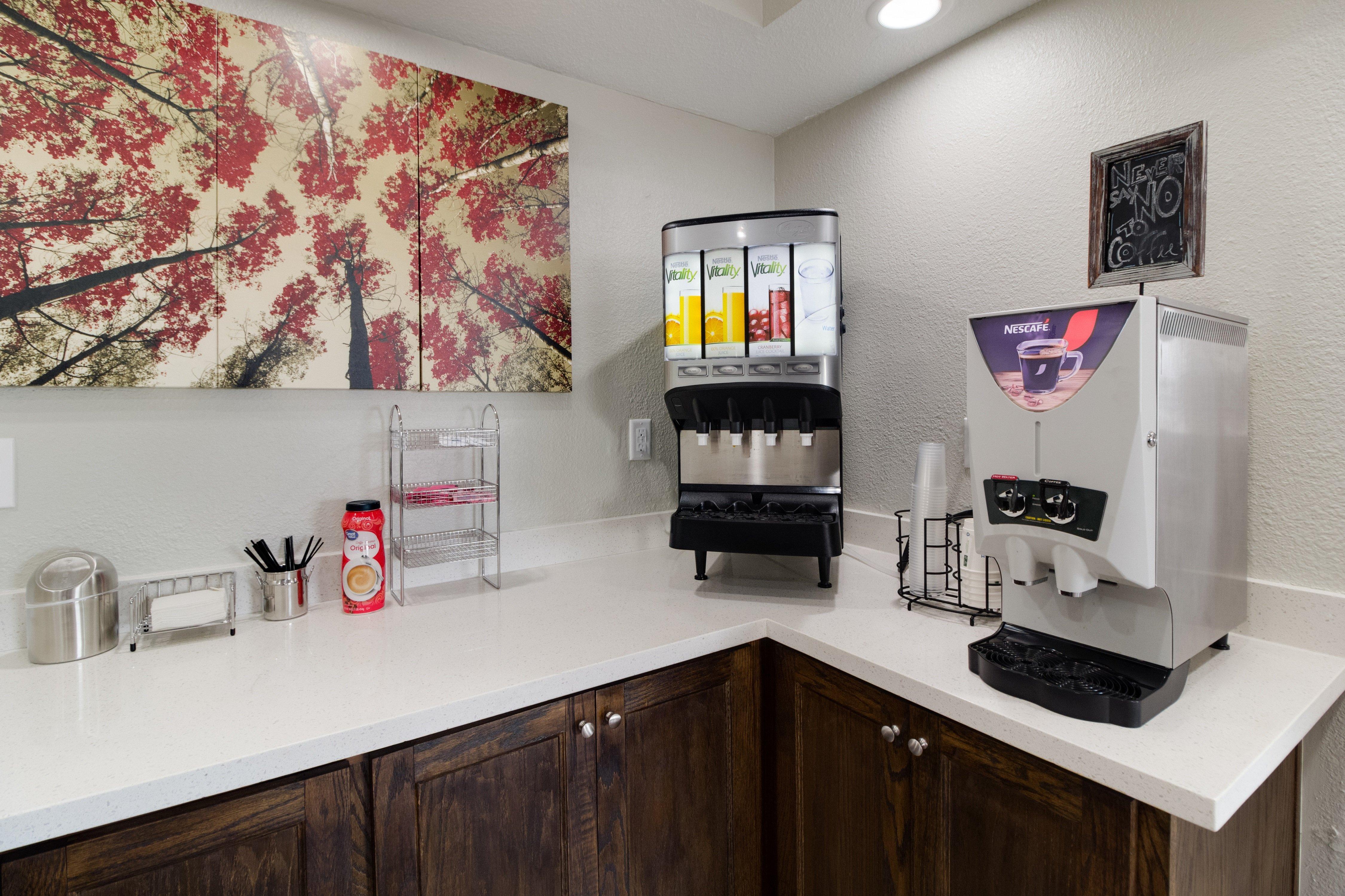Red Roof Inn Plus + Galveston - Beachfront Bagian luar foto