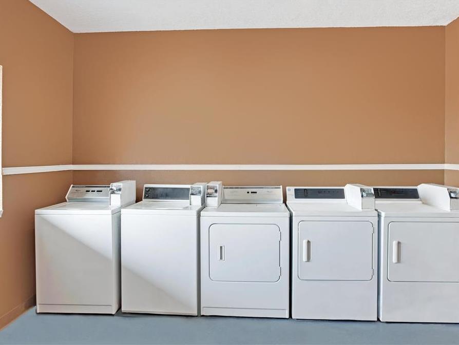 Red Roof Inn Plus + Galveston - Beachfront Bagian luar foto