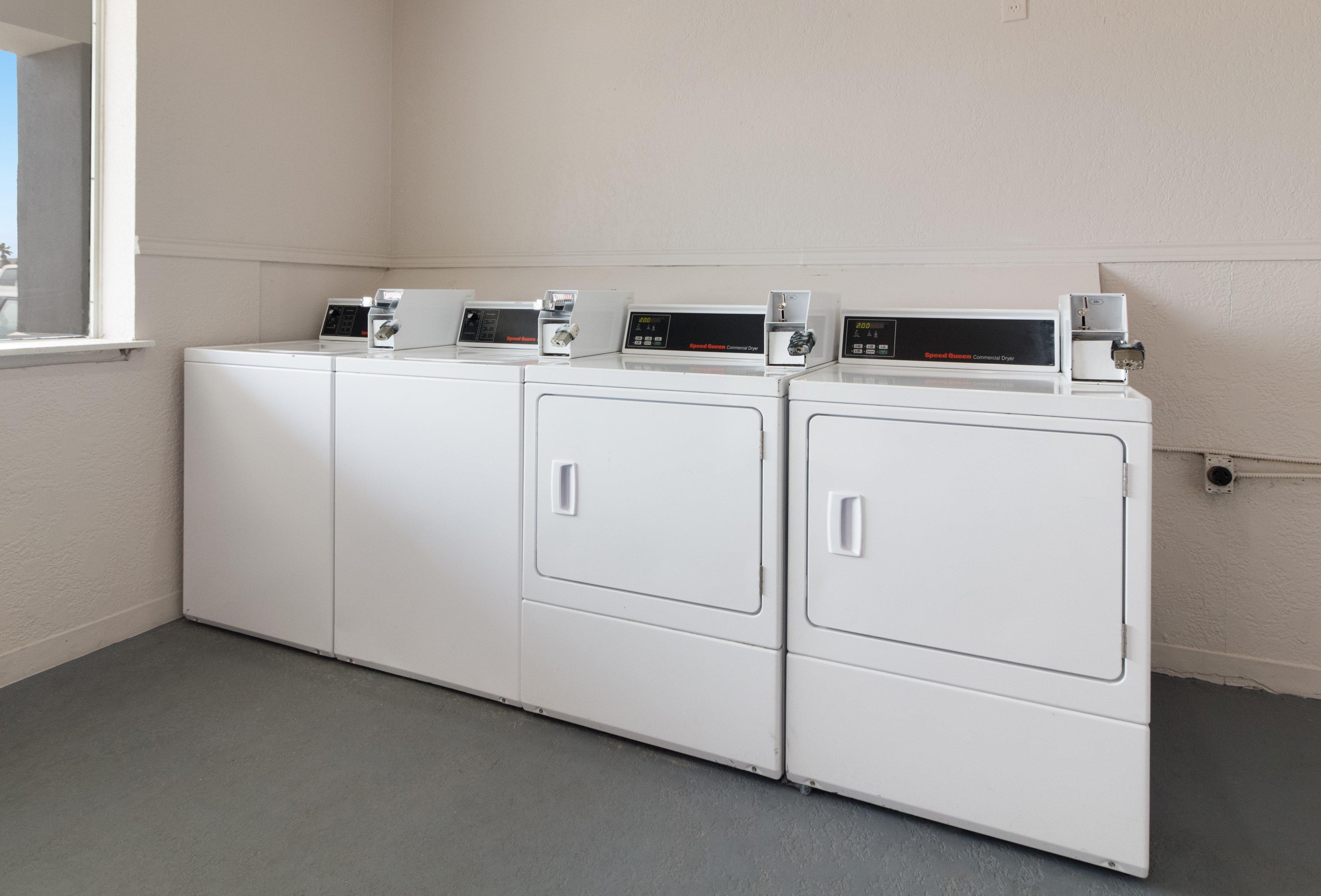 Red Roof Inn Plus + Galveston - Beachfront Bagian luar foto