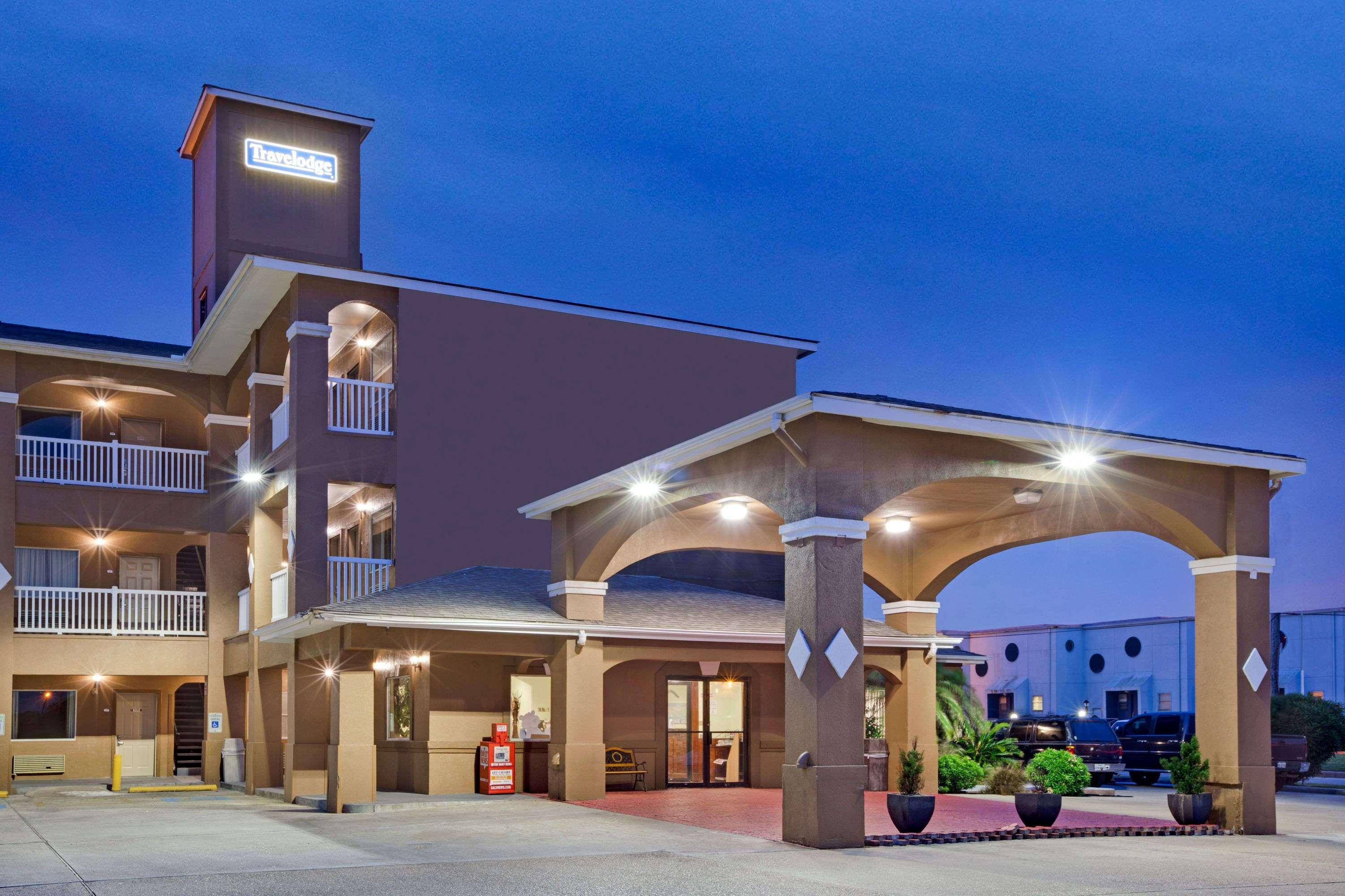 Red Roof Inn Plus + Galveston - Beachfront Bagian luar foto