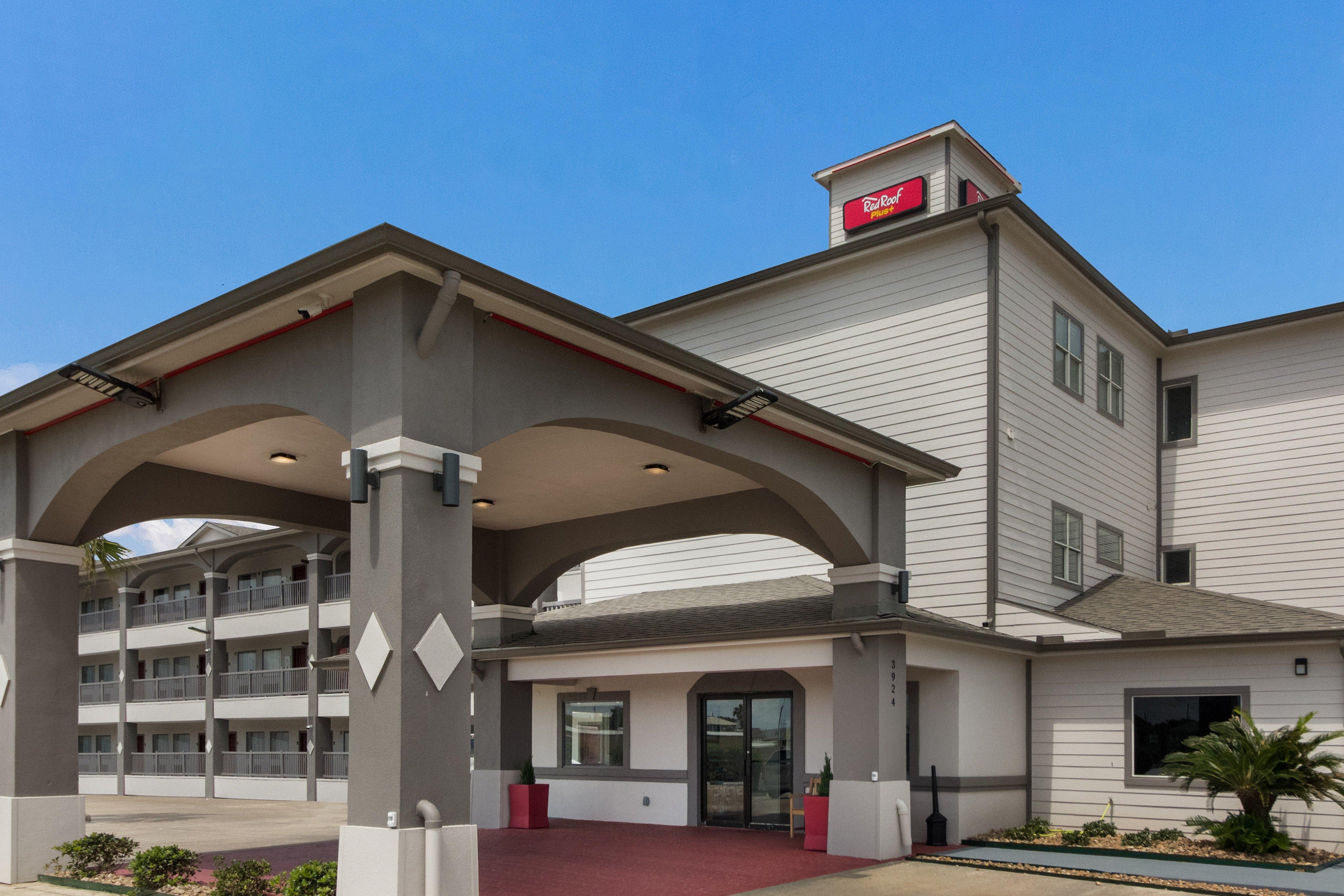 Red Roof Inn Plus + Galveston - Beachfront Bagian luar foto