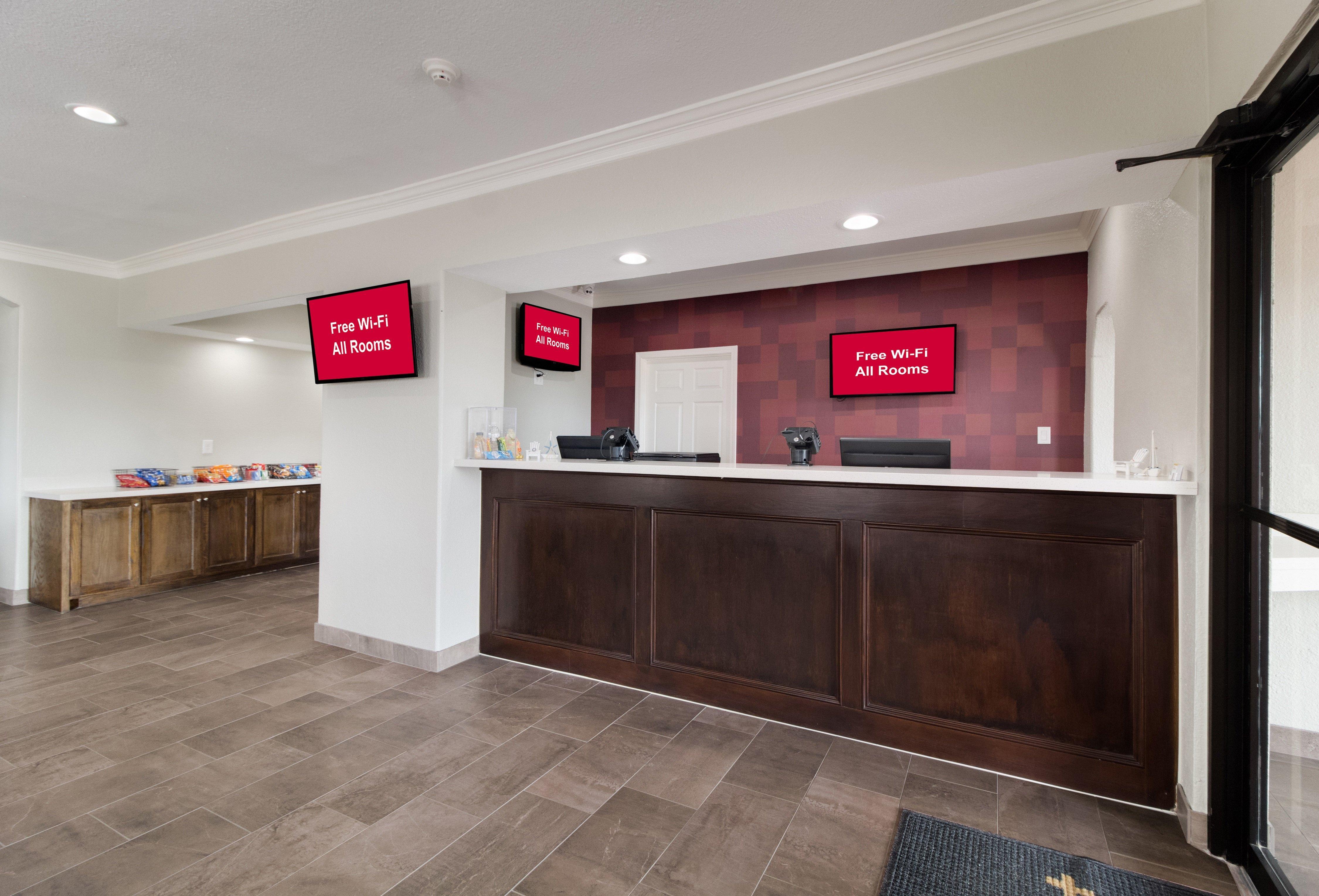 Red Roof Inn Plus + Galveston - Beachfront Bagian luar foto