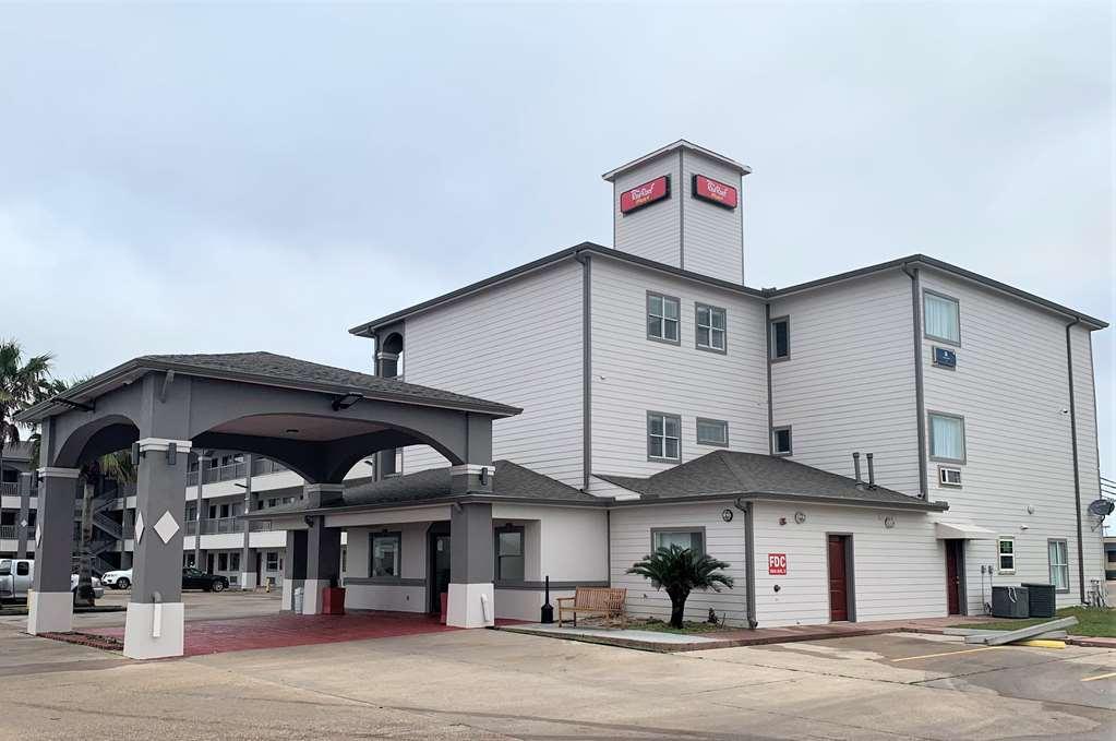 Red Roof Inn Plus + Galveston - Beachfront Bagian luar foto